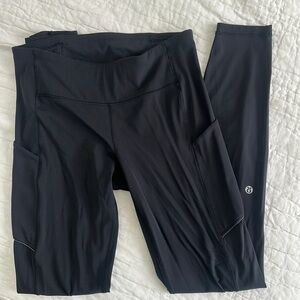 Black Lululemon leggings 7/8th length w/ side pockets - Like New - Size 6